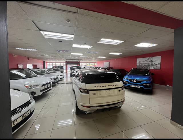921M² SHOWROOM FOR SALE IN PAROW CENTRAL